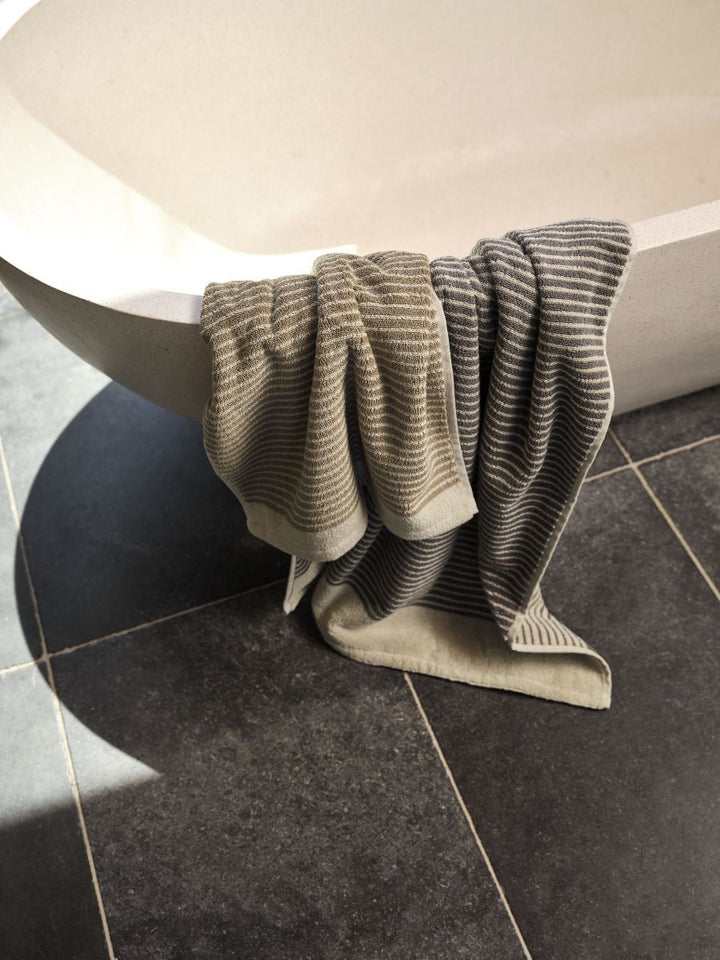 Inverloch Shadow Bath Towel